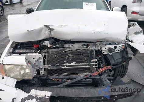 2011 Ford Crown Victoria Lx z USA, uszkodzony, nr VIN 2FABP7EV5BX165795